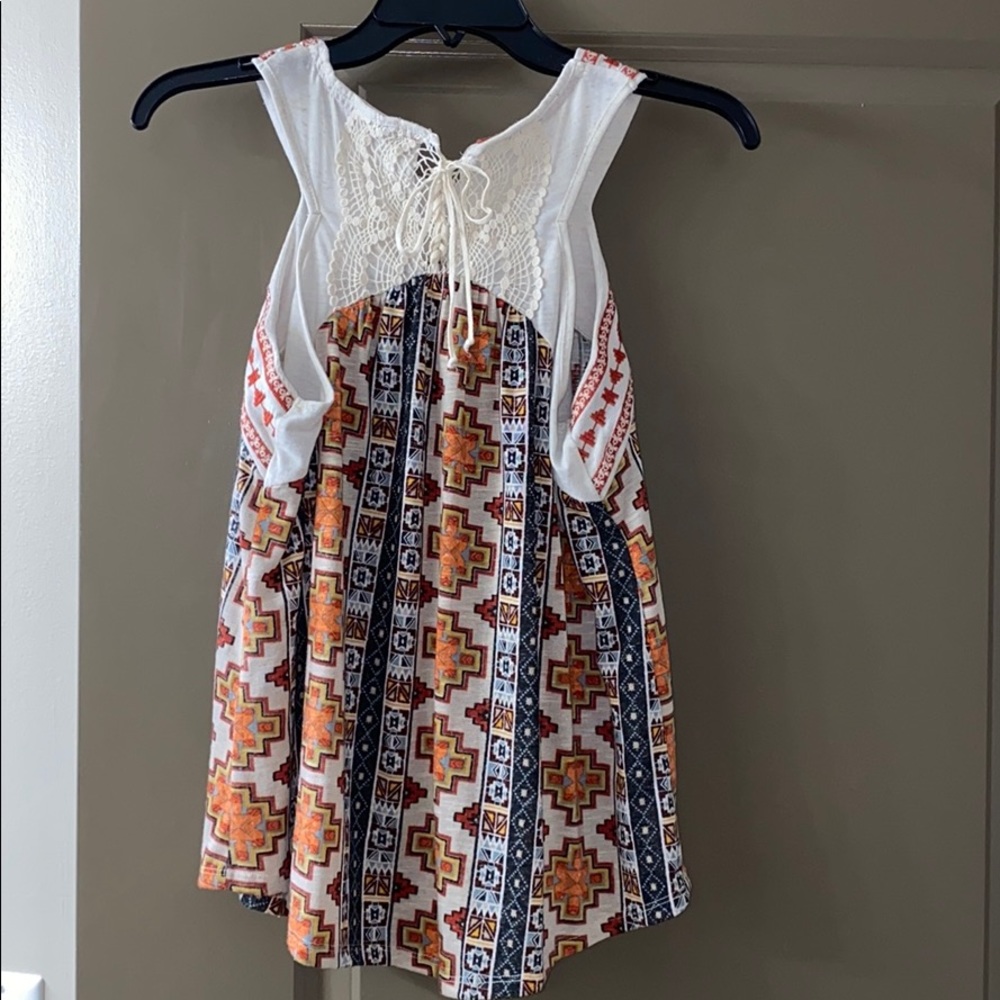 Jolt Patterned Top - Picture 4 of 6